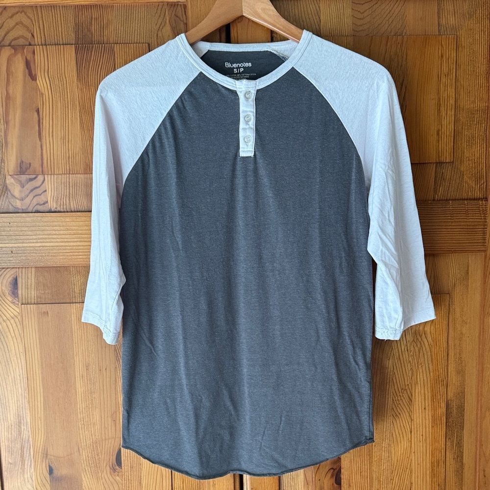 Men's Gray and White Raglan Shirt